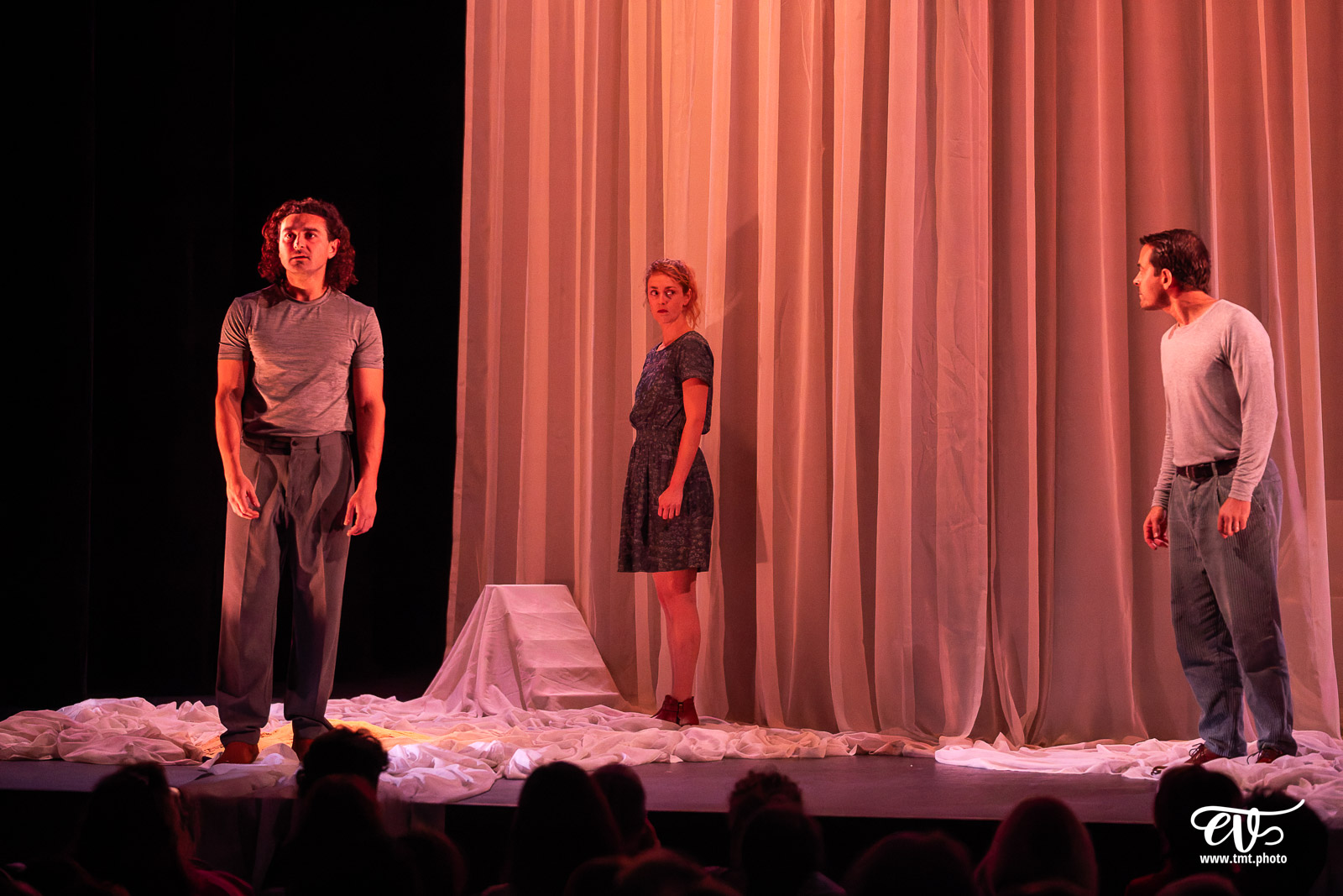 REVENIR (CIE LE TALON ROUGE)